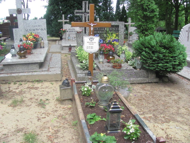Grób Halina Niedźwiecka
