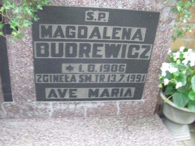 Magdalena Budrewicz 1986 Dobra - Grobonet - Wyszukiwarka osób pochowanych