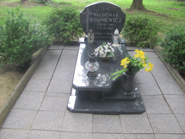 Grób Waldemar Staniewicz